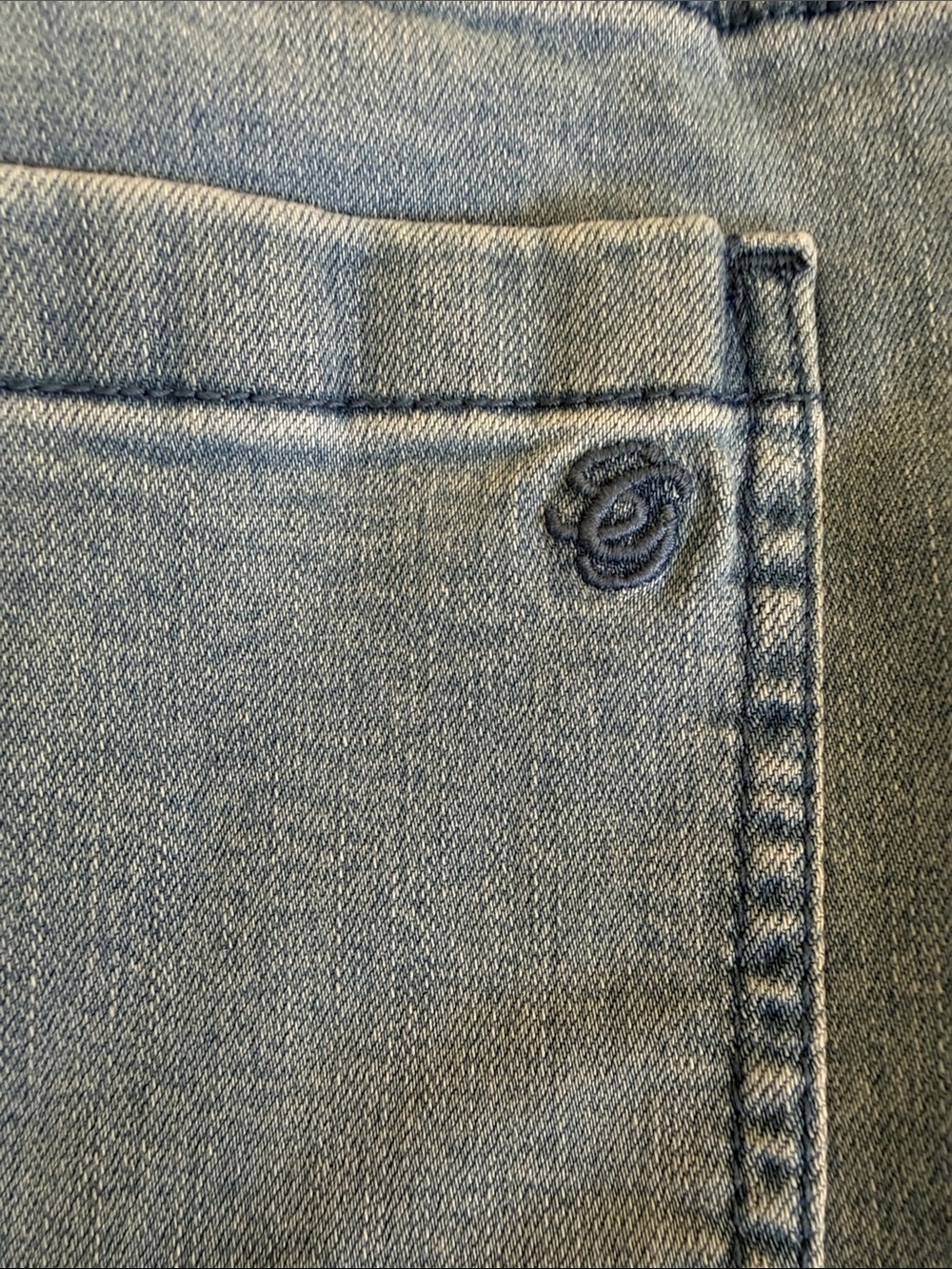 Susan Graver Faded Light Blue Denim Jeans - Picture 8 of 10